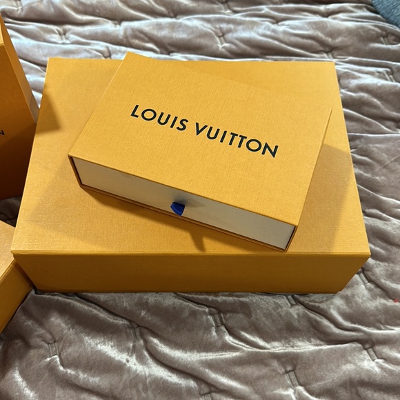 Various LV packaging - Picture 2 of 5